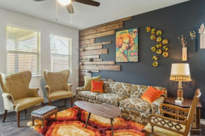 Cozy Retro Hideaway with Hot Tub